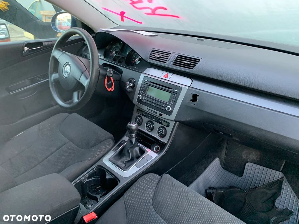 VW VOLKSWAGEN PASSAT B6 2007 *SAMOCHÓD NA CZĘŚCI*3379 MASKA, LAMPA, DRZWI, LUSTERKO, ZDERZAK, GRILL, BŁOTNIK, KLAPA, BELKA, DESKA, FOTELE, KANAPA, ĆWIARTKA, KIEROWNICA, TARCZE, ZACISKI, ZAWIESZENIE, KOMPLETNY PRZÓD, KOMPLETNY TYŁ, LICZNIK, ZEGARY, PRAWE LEWE PRZÓD TYŁ - 5