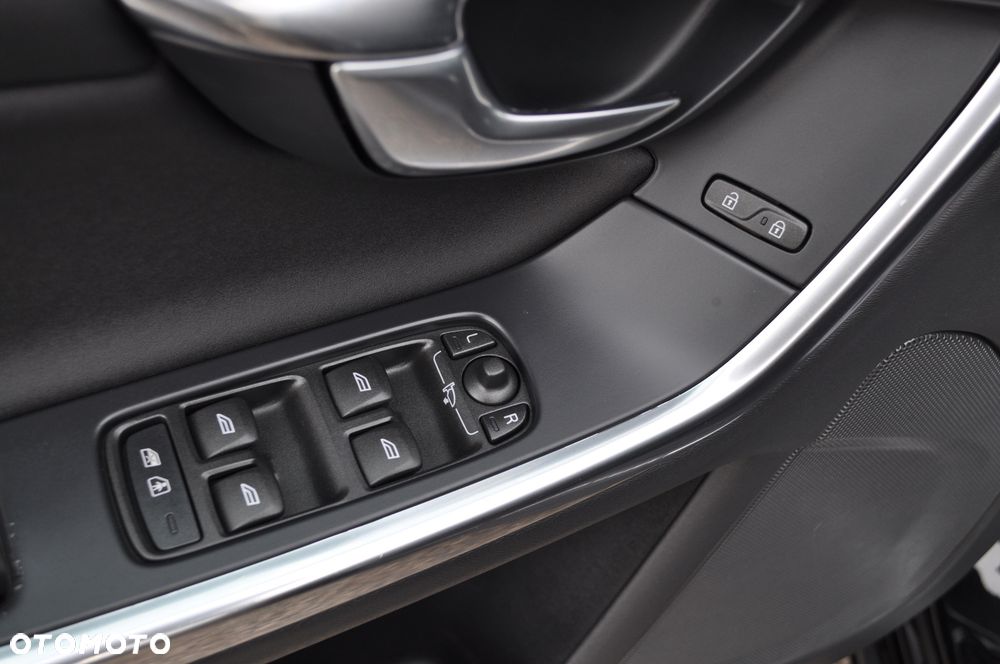 Volvo V60 D4 Geartronic Momentum - 21