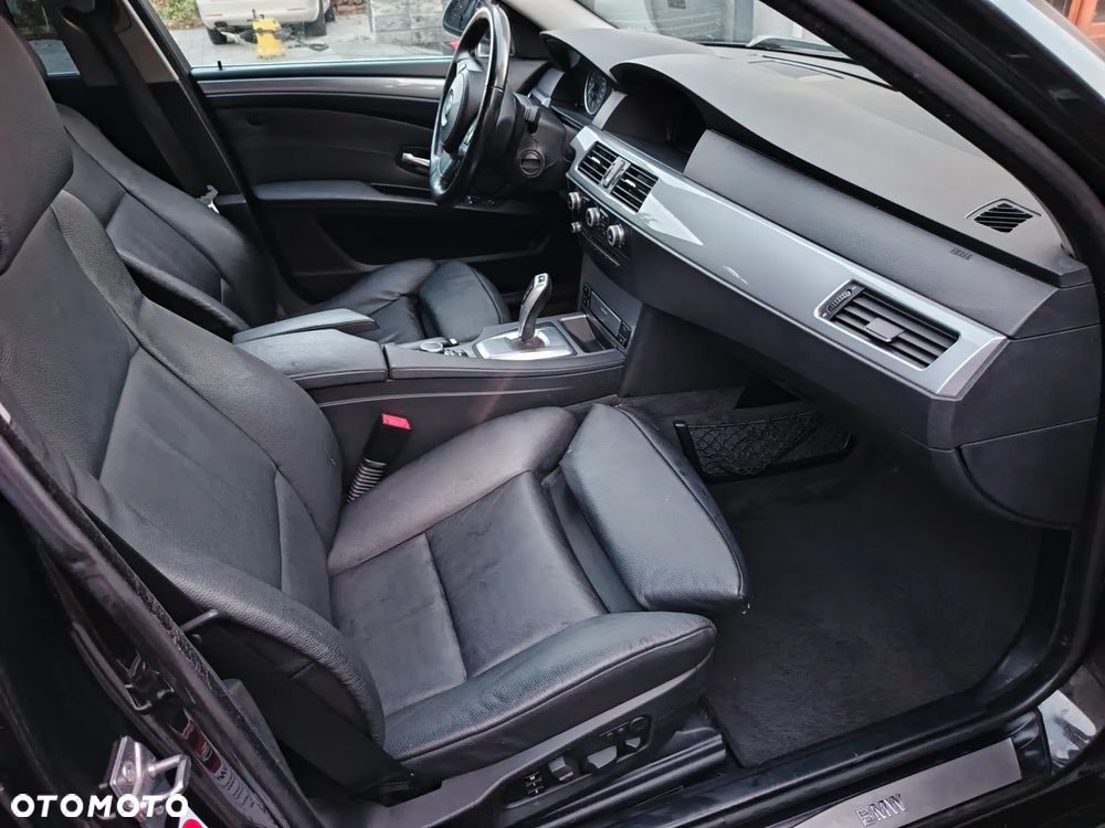 BMW Seria 5 525d xDrive Touring - 33