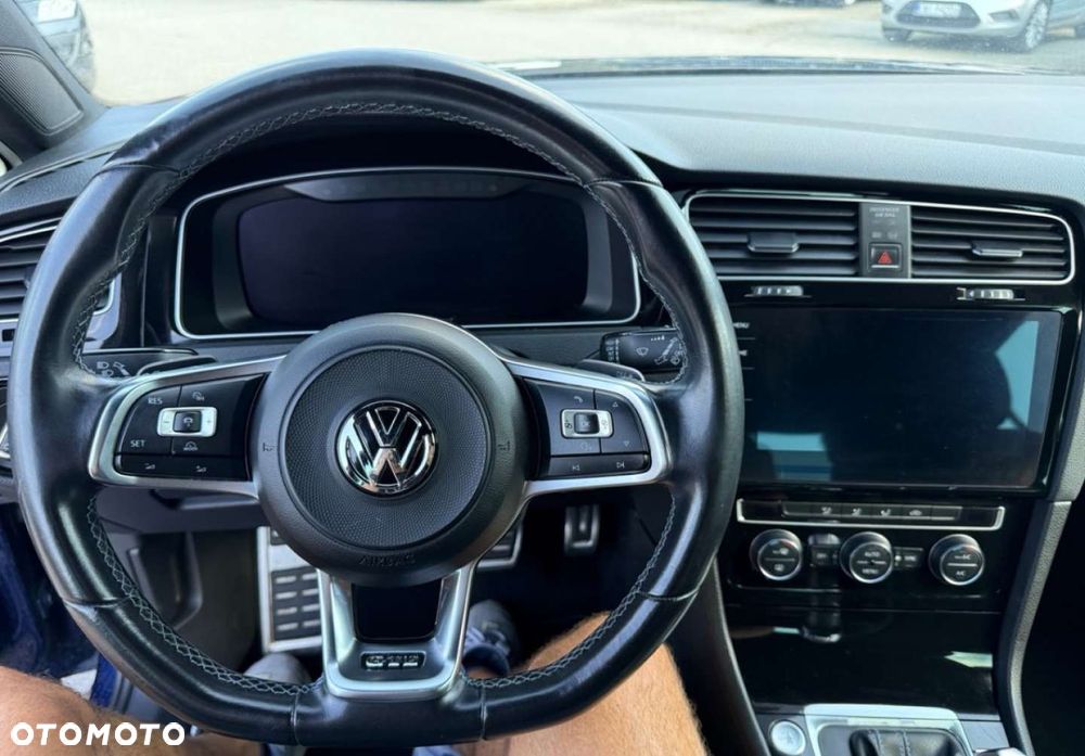 Volkswagen Golf - 24