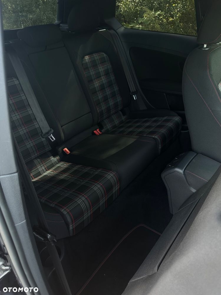 Volkswagen Golf 2.0 GTI - 28