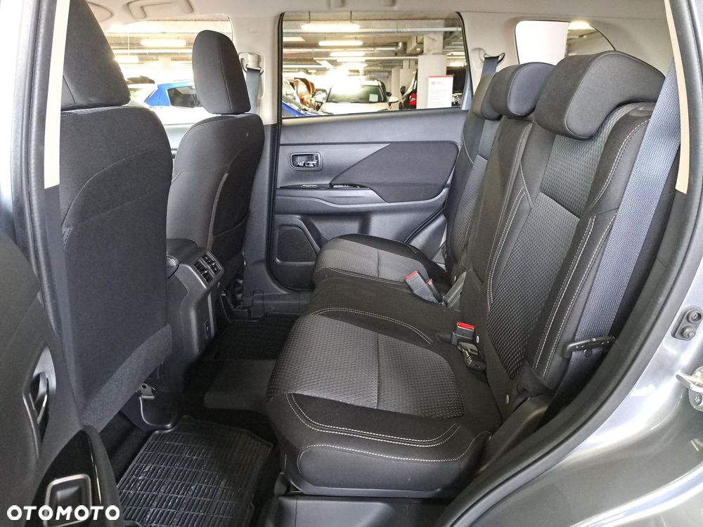 Mitsubishi Outlander - 12