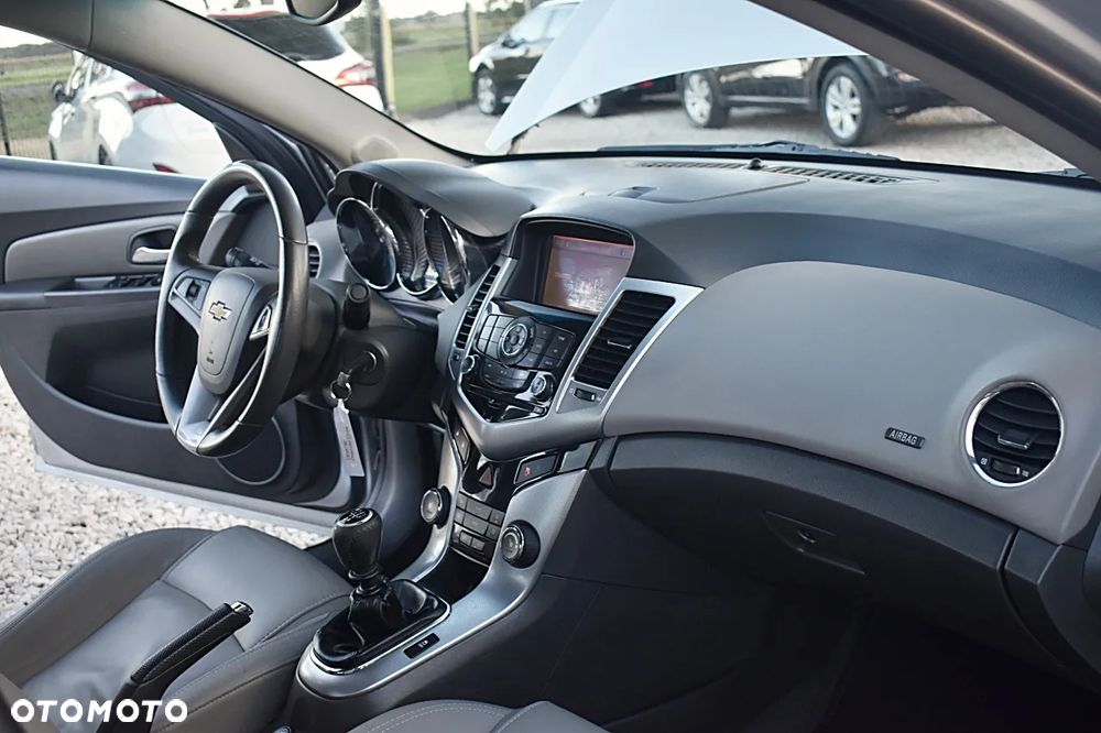 Chevrolet Cruze 1.8 LT - 23