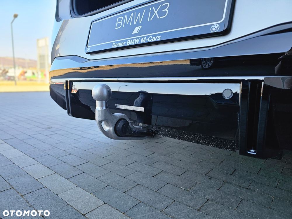 BMW iX3 - 16