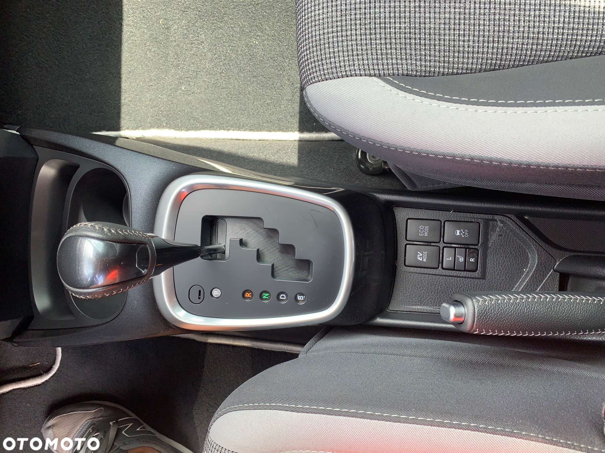 Toyota Yaris Hybrid 1.5 VVT-i Edition-S - 16