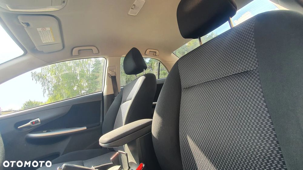 Toyota Corolla 1.6 Premium + - 8