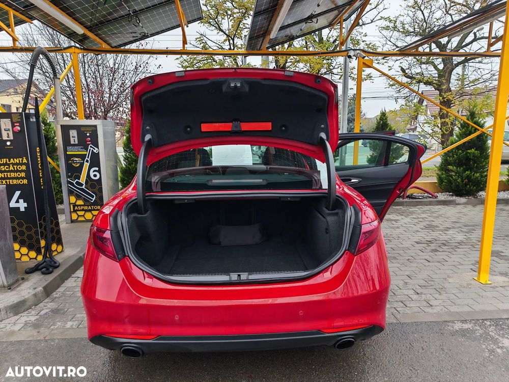 Alfa Romeo Giulia 2.0 Turbo RWD AT8 - 21