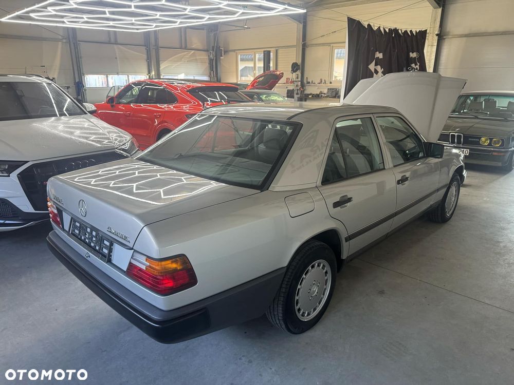 Mercedes-Benz W124 (1984-1993) - 32