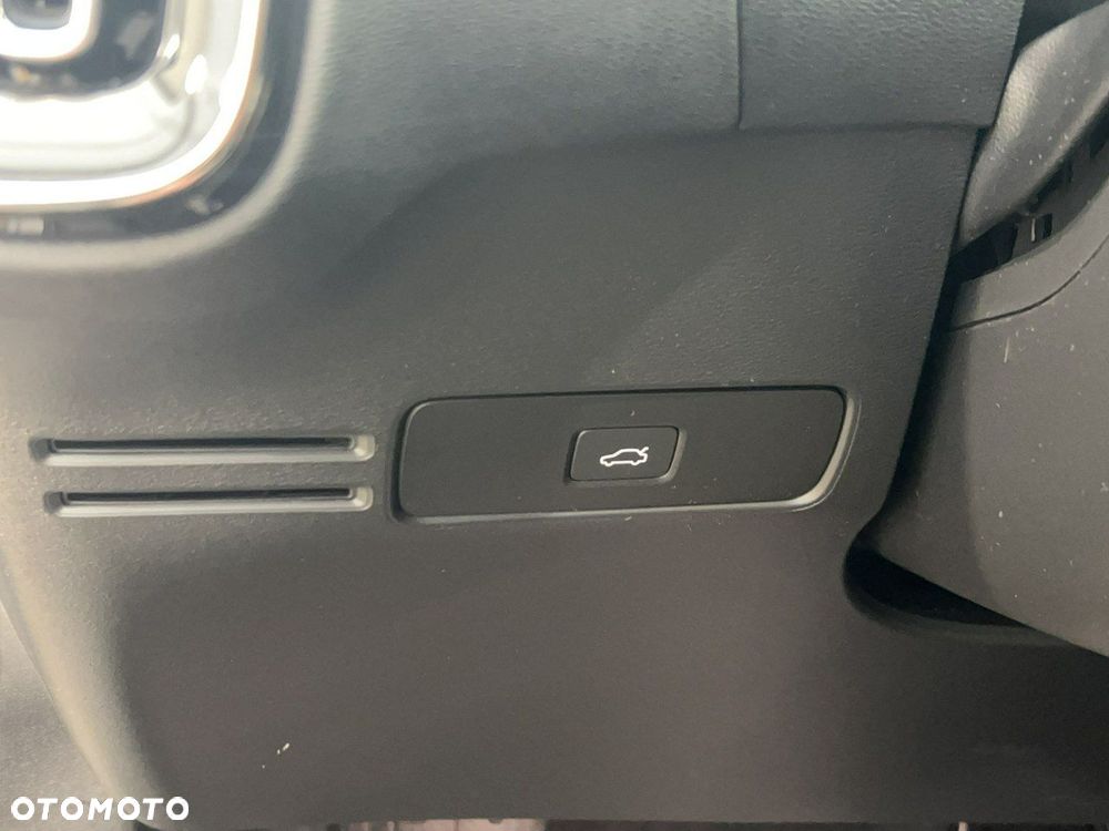 Volvo XC 40 B3 Core - 27