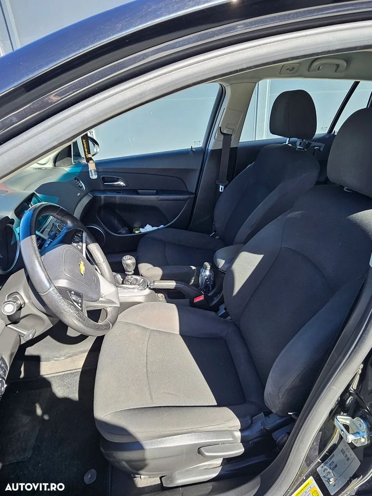 Chevrolet Cruze 1.7 LT - 9