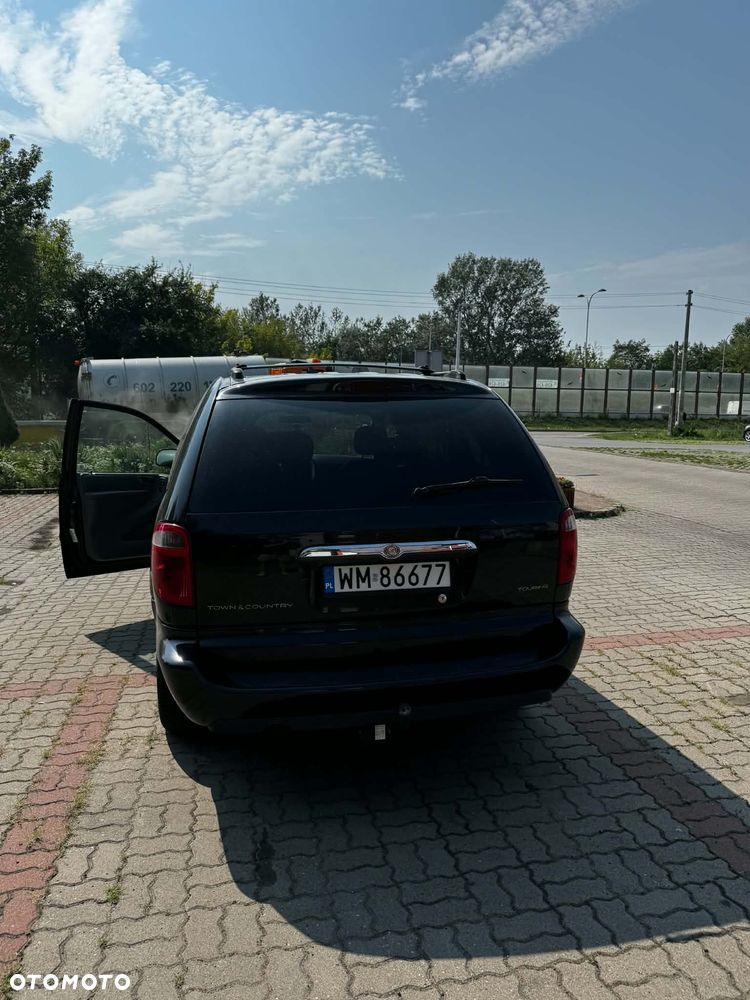 Chrysler Town & Country - 6