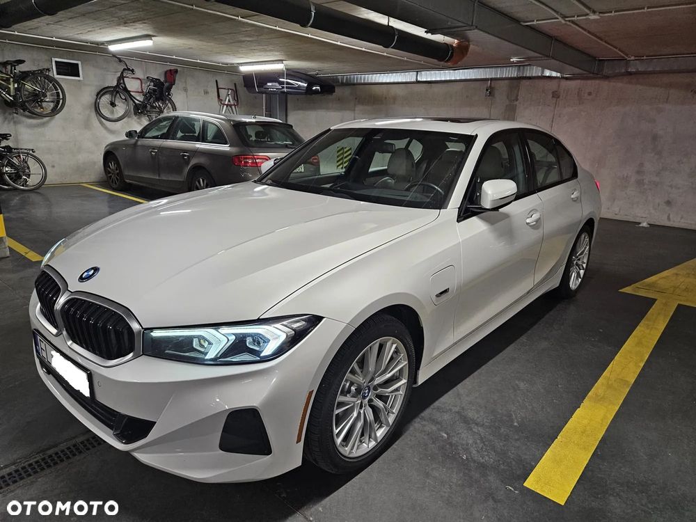 BMW Seria 3 330e xDrive - 1