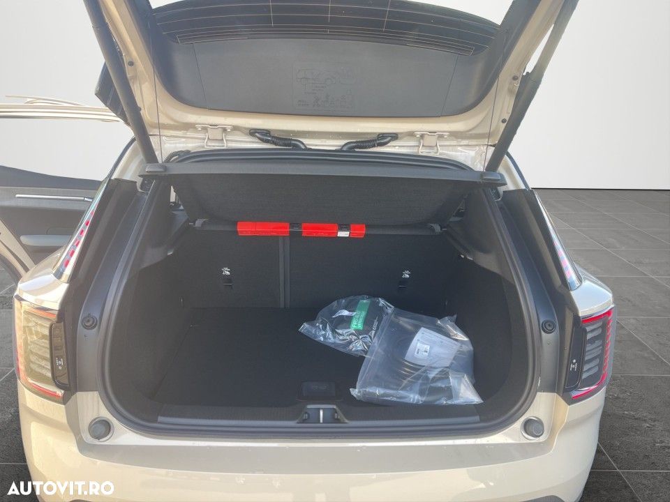 Volvo EX30 Single Motor Extended Range Plus - 17