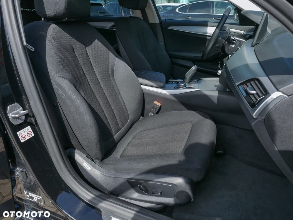 BMW Seria 5 530e - 26