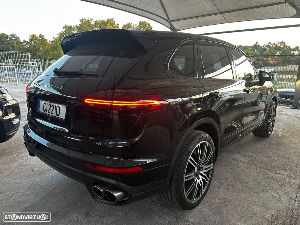 Porsche Cayenne - 4