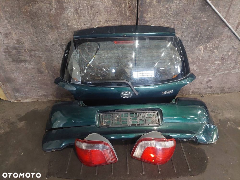 KOMPLETNY TYŁ KLAPA BAGAŻNIKA ZDERZAK TYŁ LAMPY TOYOTA YARIS I 6R4 - 1