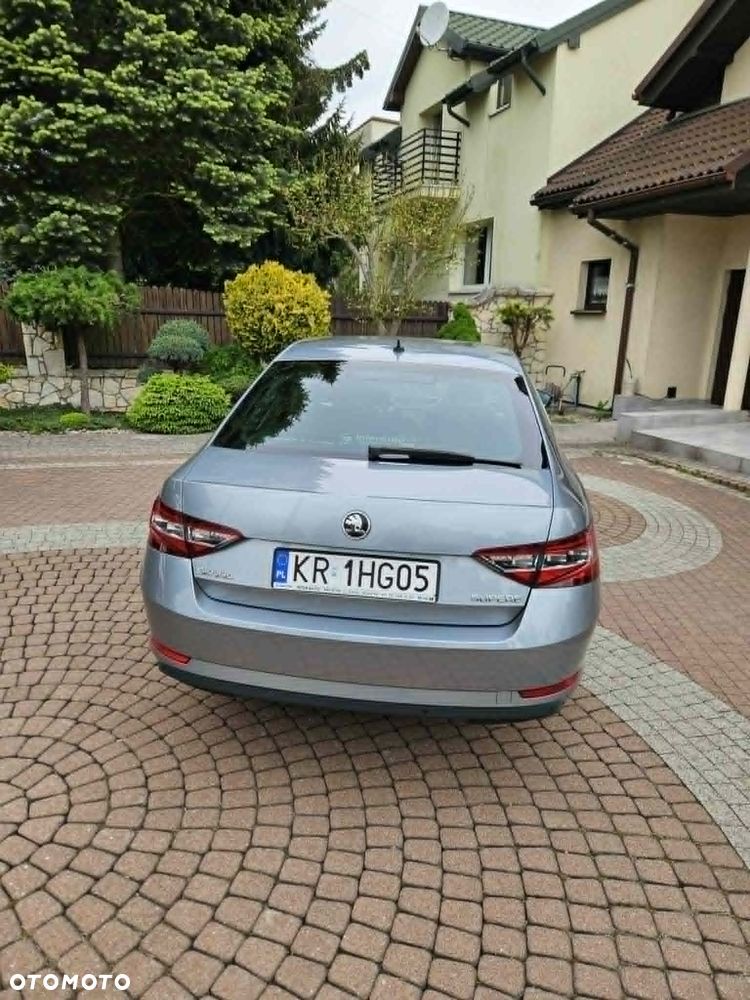 Skoda Superb 2.0 TDI Ambition DSG - 13