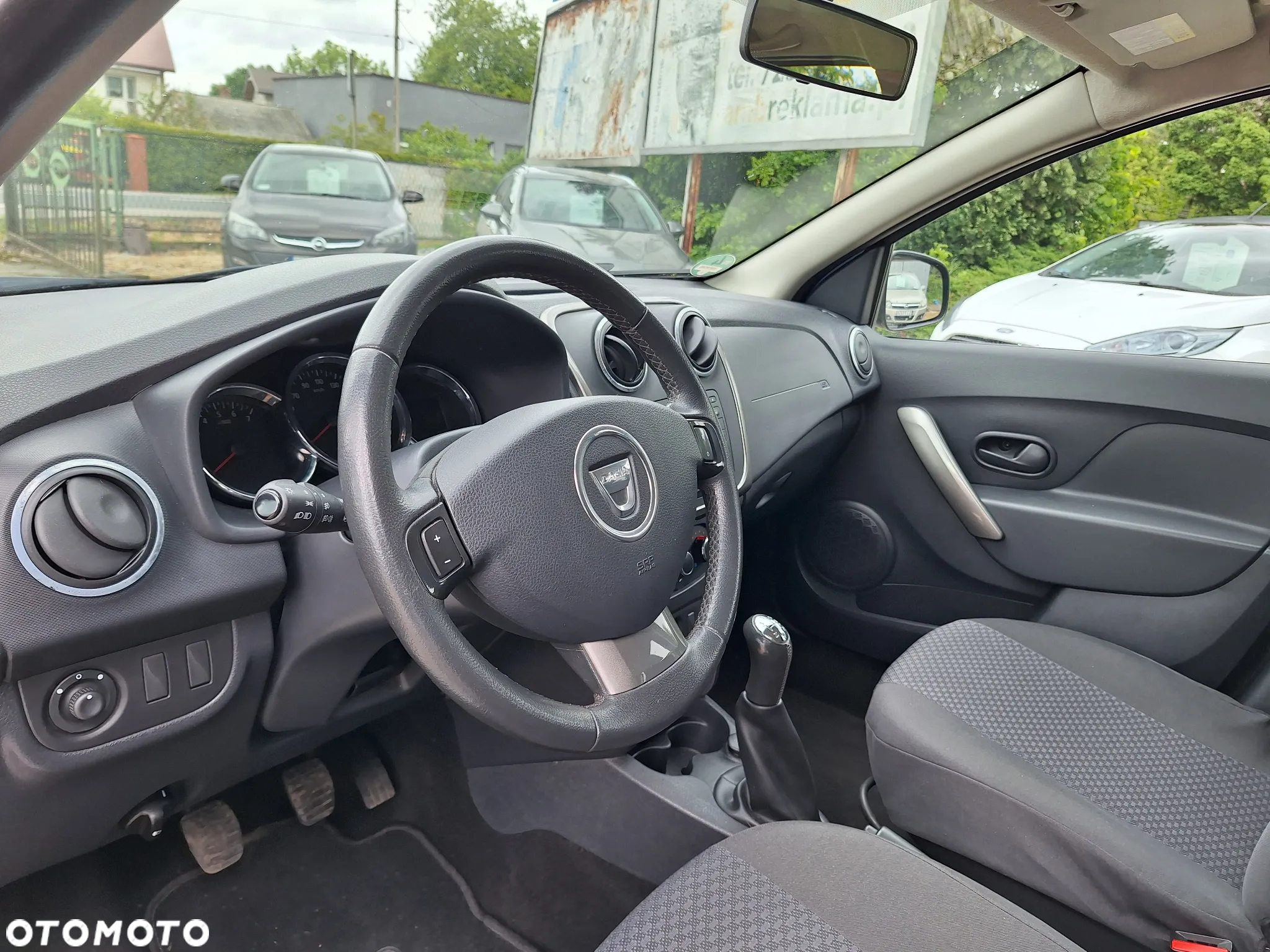 Dacia Sandero 1.2 16V Laureate - 16