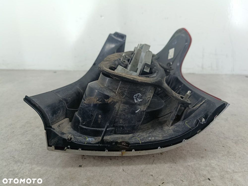 LAMPA TYLNA LEWA TOYOTA AVENSIS II T25 KOMBI - 9