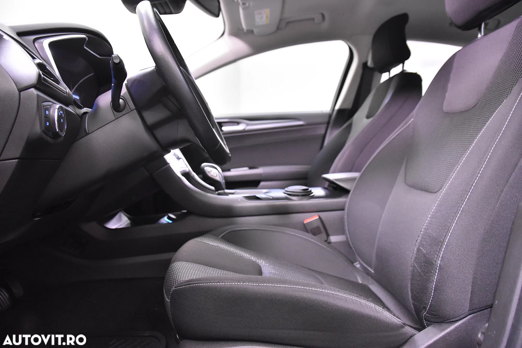 Ford Mondeo 2.0 HEV Titanium - 22