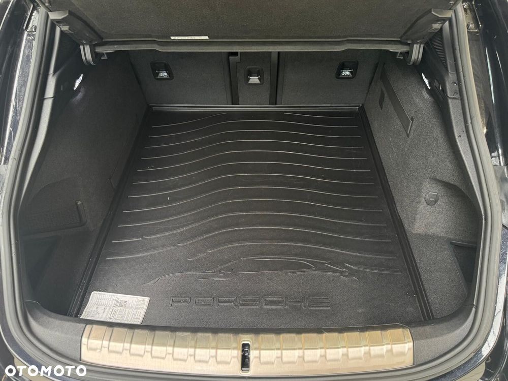 Porsche Taycan 105kWh Performance Plus - 31