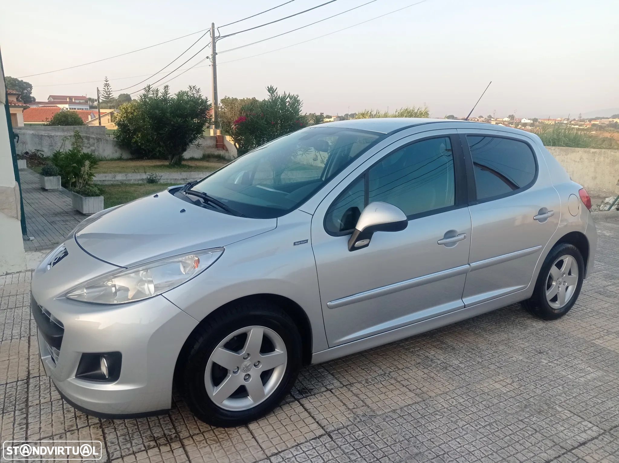 Peugeot 207 1.4 HDi Premium - 1