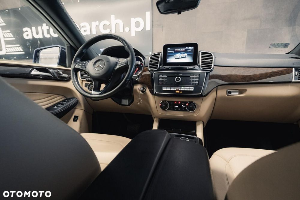 Mercedes-Benz GLE - 32