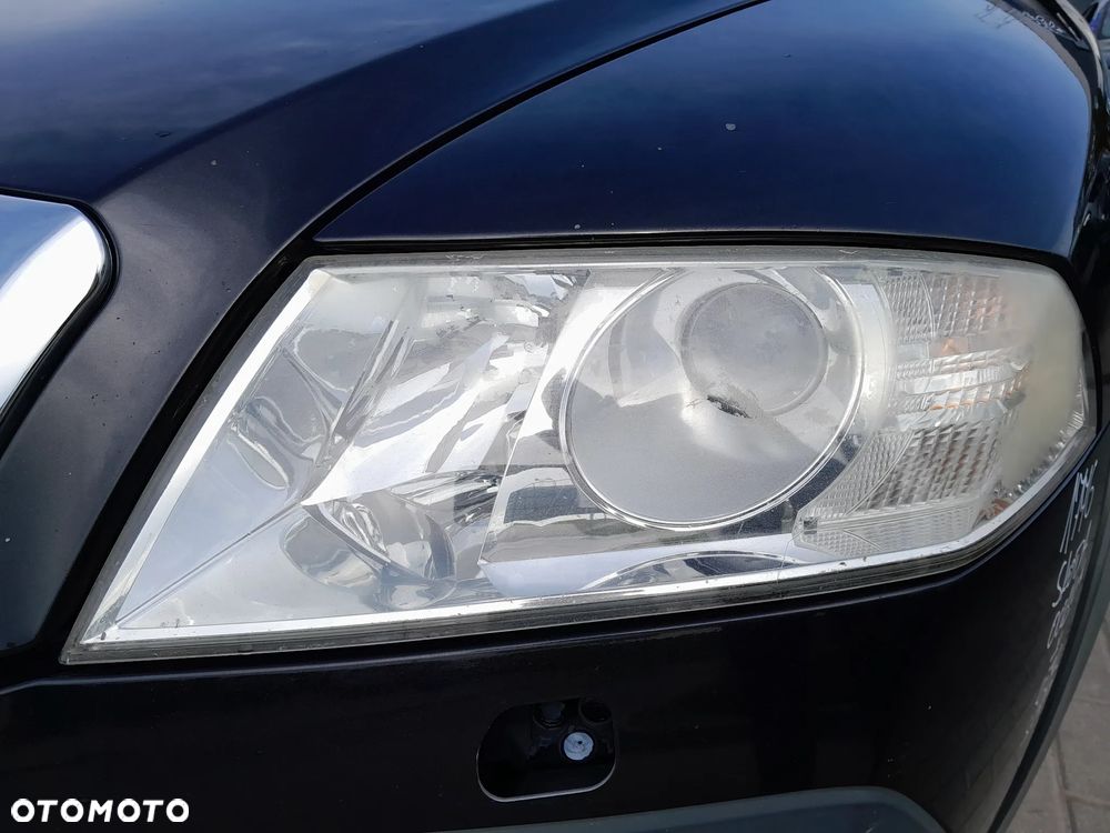 SKODA OCTAVIA II LAMPA REFLEKTOR LEWA PRZEDNIA LEWY PRZÓD XENON EUROPA - 1