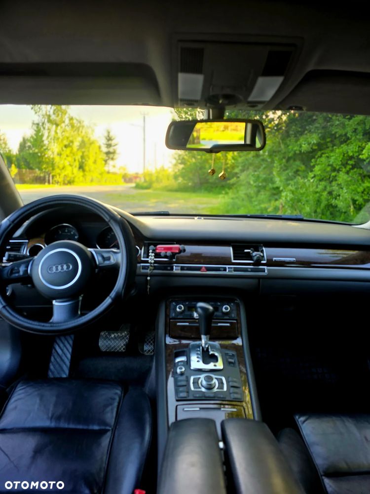 Audi A8 4.2 Quattro - 25
