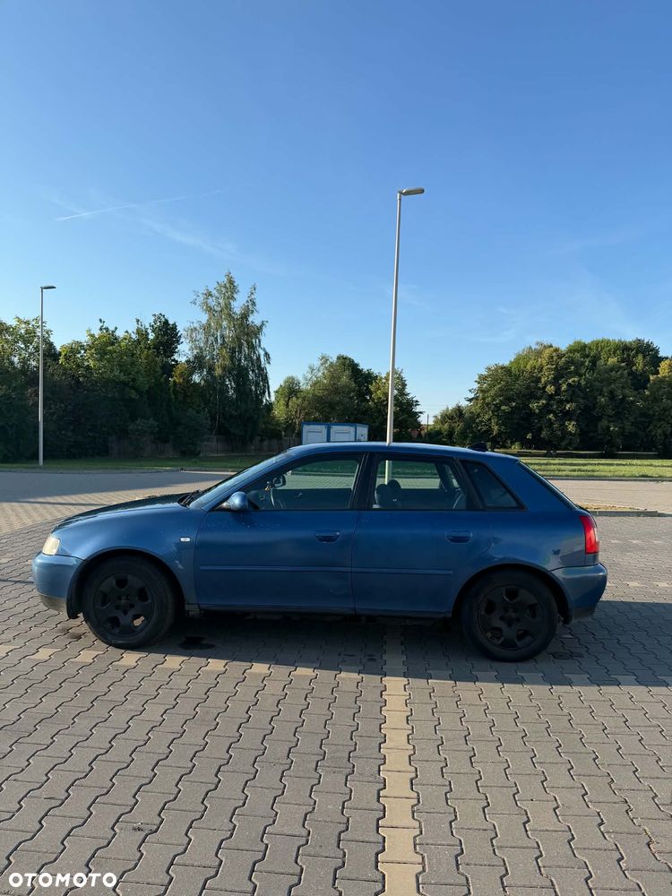 Audi A3 Sportback 1.6 Ambiente - 2