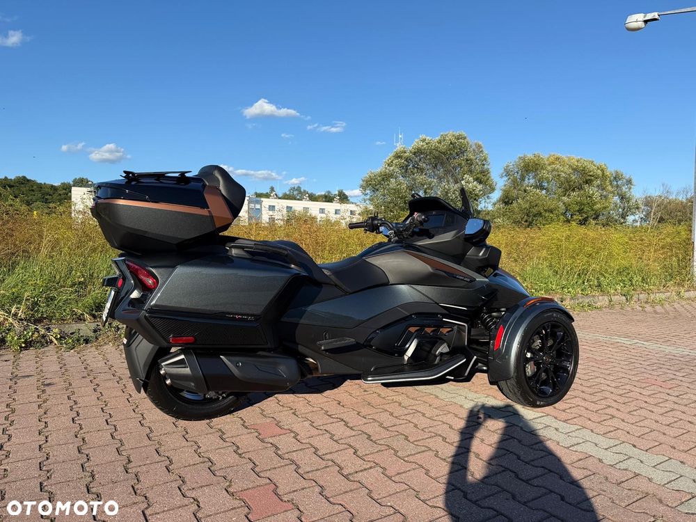 Can-Am Spyder - 2
