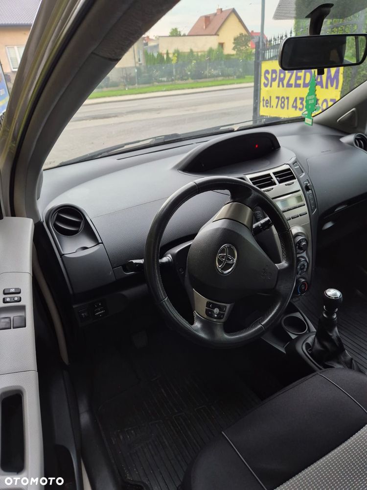 Toyota Yaris - 13