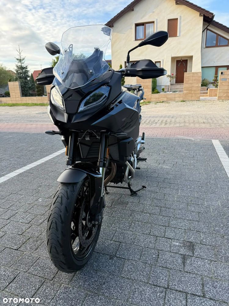 BMW XR - 13