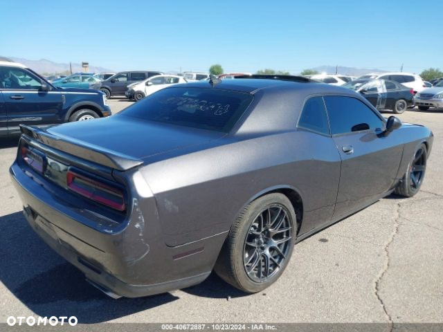 Dodge Challenger - 4