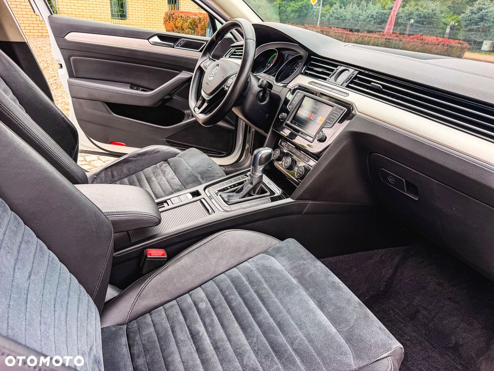 Volkswagen Passat - 33