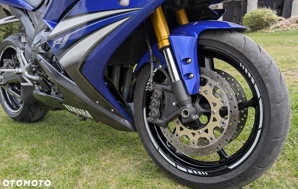 Yamaha R1 - 15
