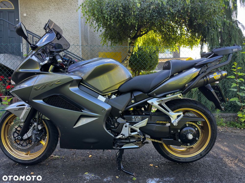 Honda VFR - 4