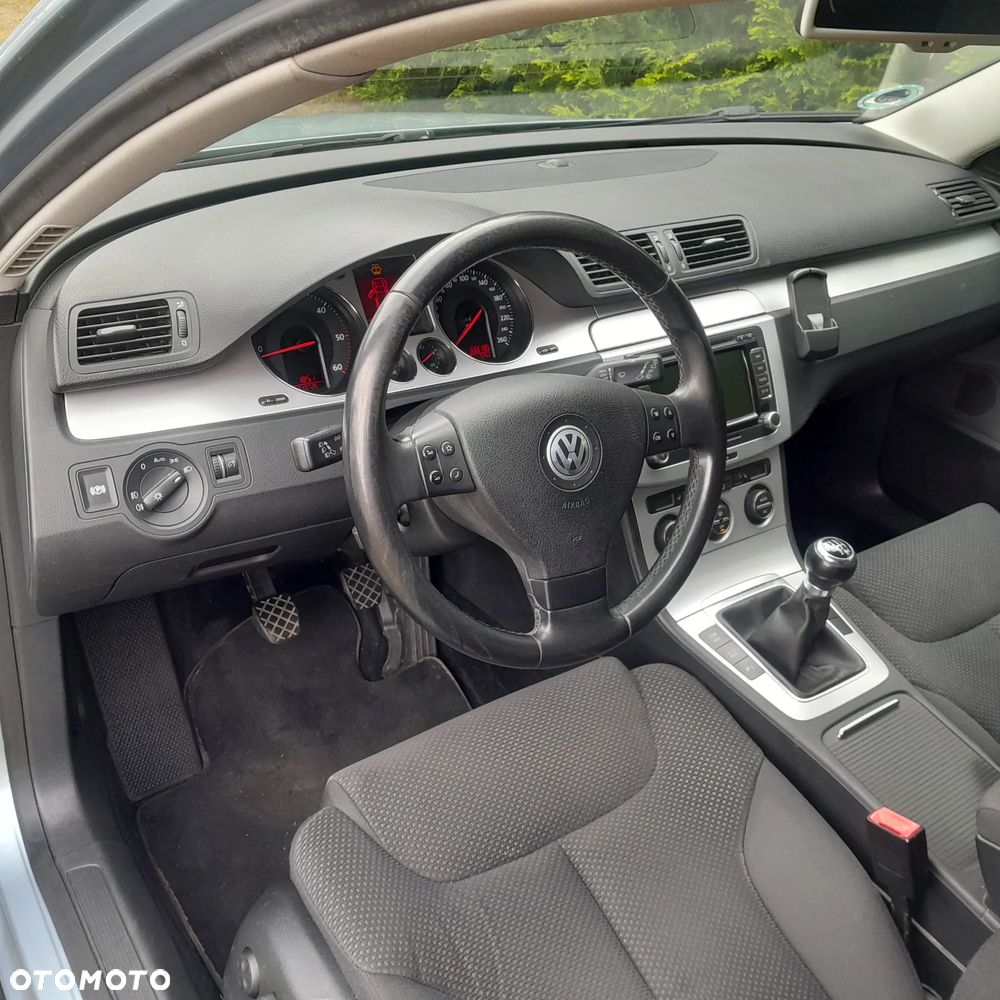 Volkswagen Passat - 8