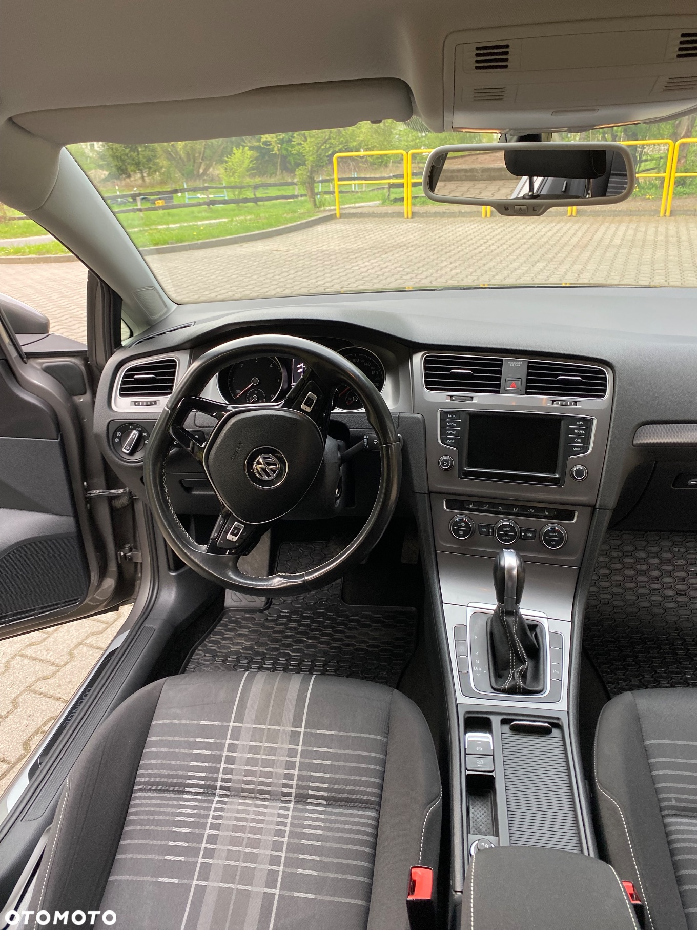 Volkswagen Golf 1.6 TDI BlueMotion Technology DSG Lounge - 40
