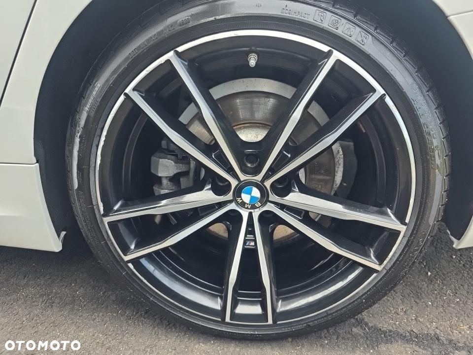 BMW Seria 3 330i xDrive M Sport - 16