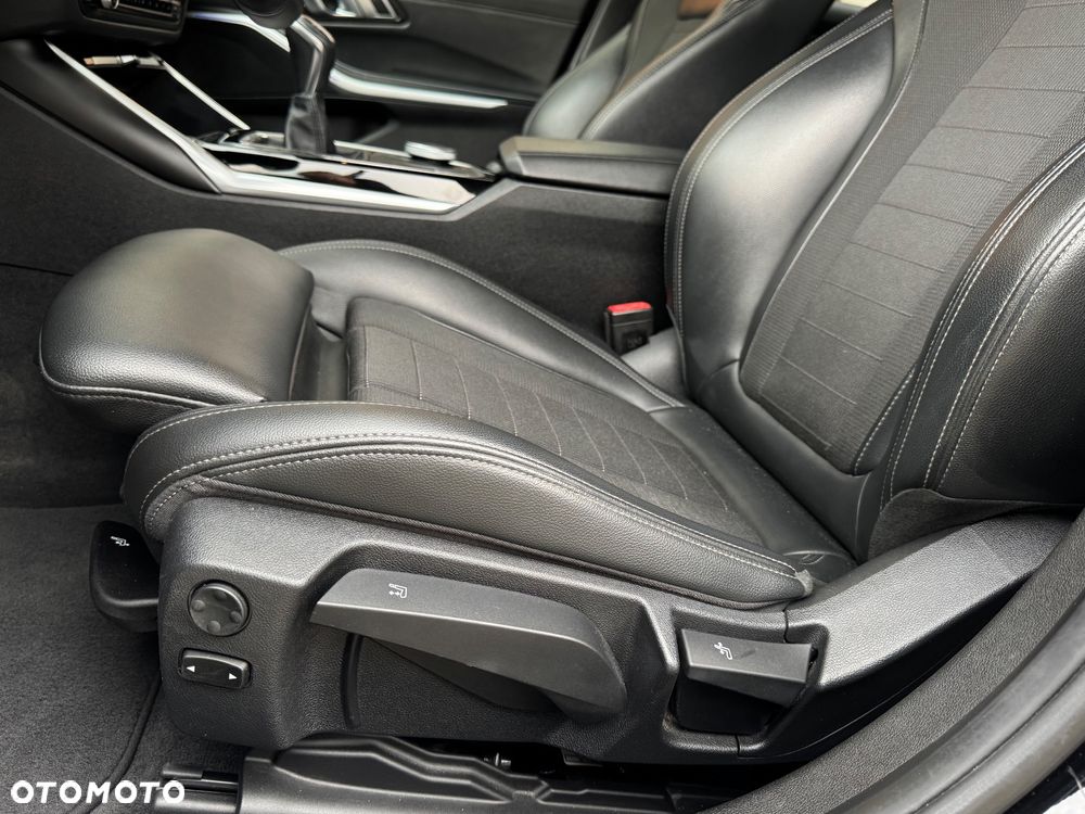 BMW Seria 3 320d Sport Line - 35