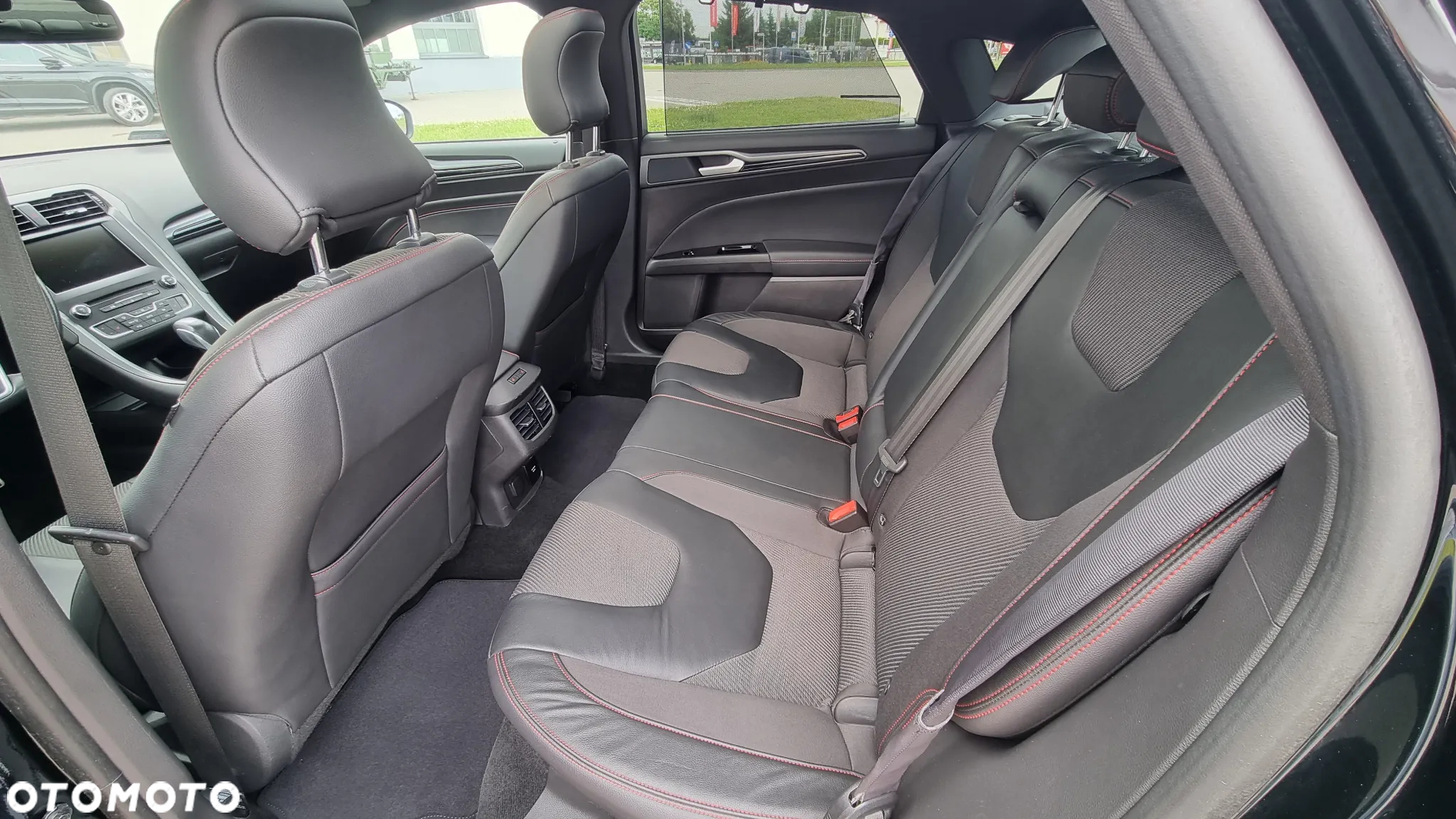 Ford Mondeo 2.0 EcoBoost ST-Line - 24