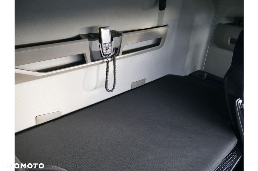 MAN Vehicle Tractor 4x2 Standard - 12