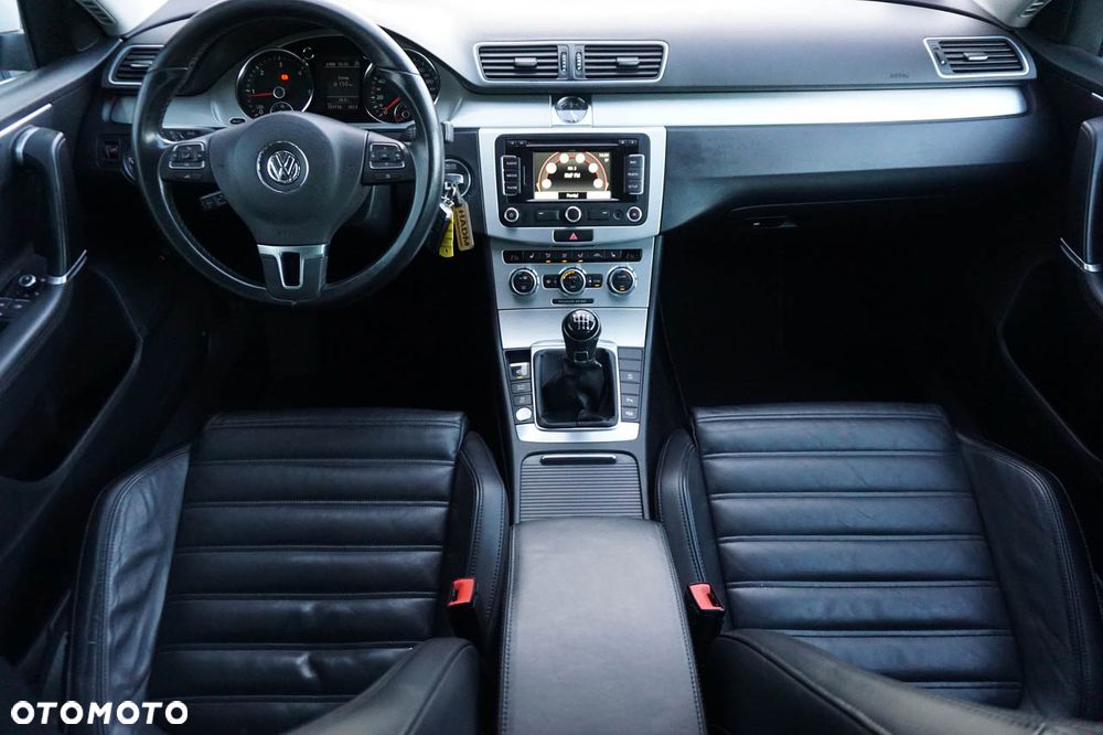 Volkswagen Passat - 33