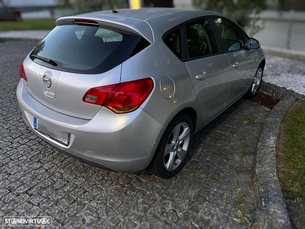 Opel Astra 1.4 Cosmo - 4