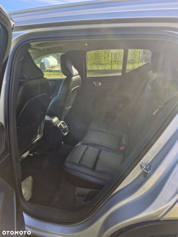 Volvo XC 40 D4 AWD Geartronic Momentum Pro - 10