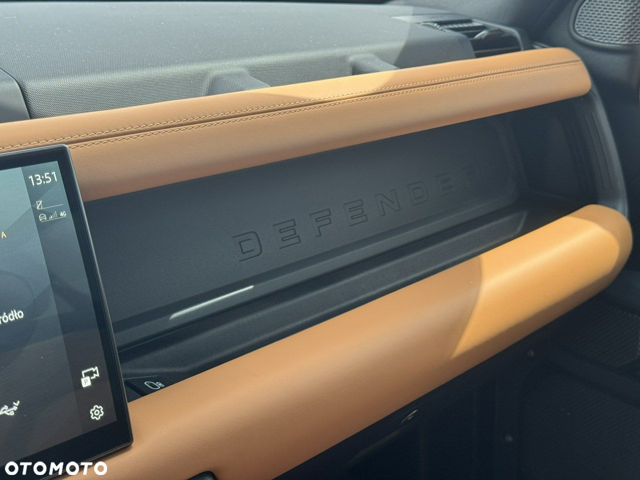 Land Rover Defender - 28