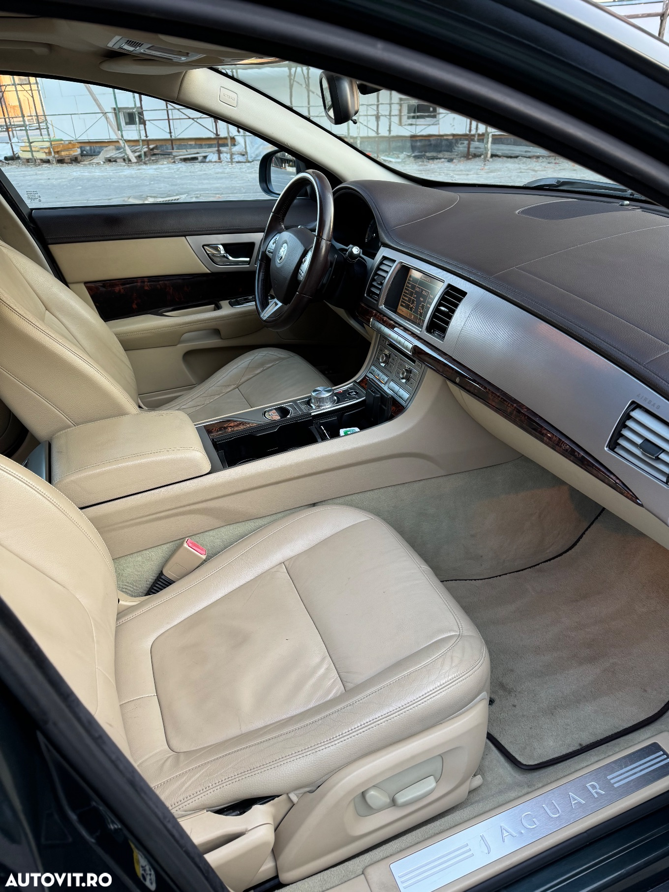 Jaguar XF 2.7 V6 Diesel Premium Luxury - 8