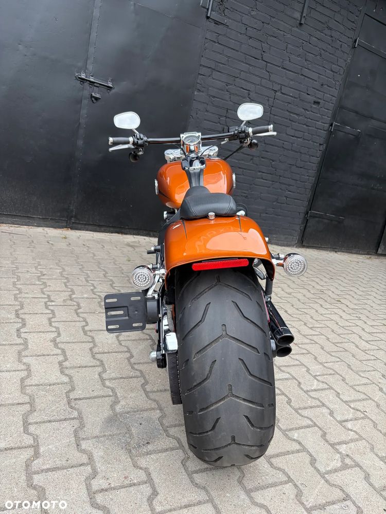Harley-Davidson Softail Breakout - 13