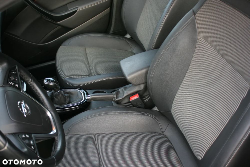 Opel Astra 1.4 Turbo Cosmo - 24